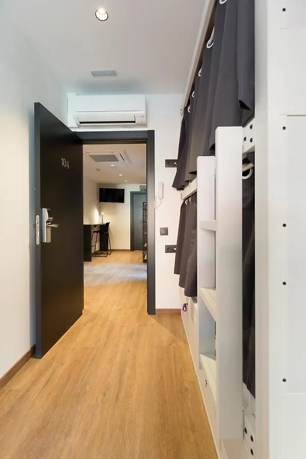 Airhostel Barcelona Airport 24H El Prat de Llobregat 0*,