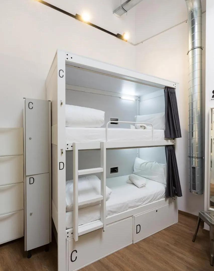 Airhostel Barcelona Airport 24H El Prat de Llobregat